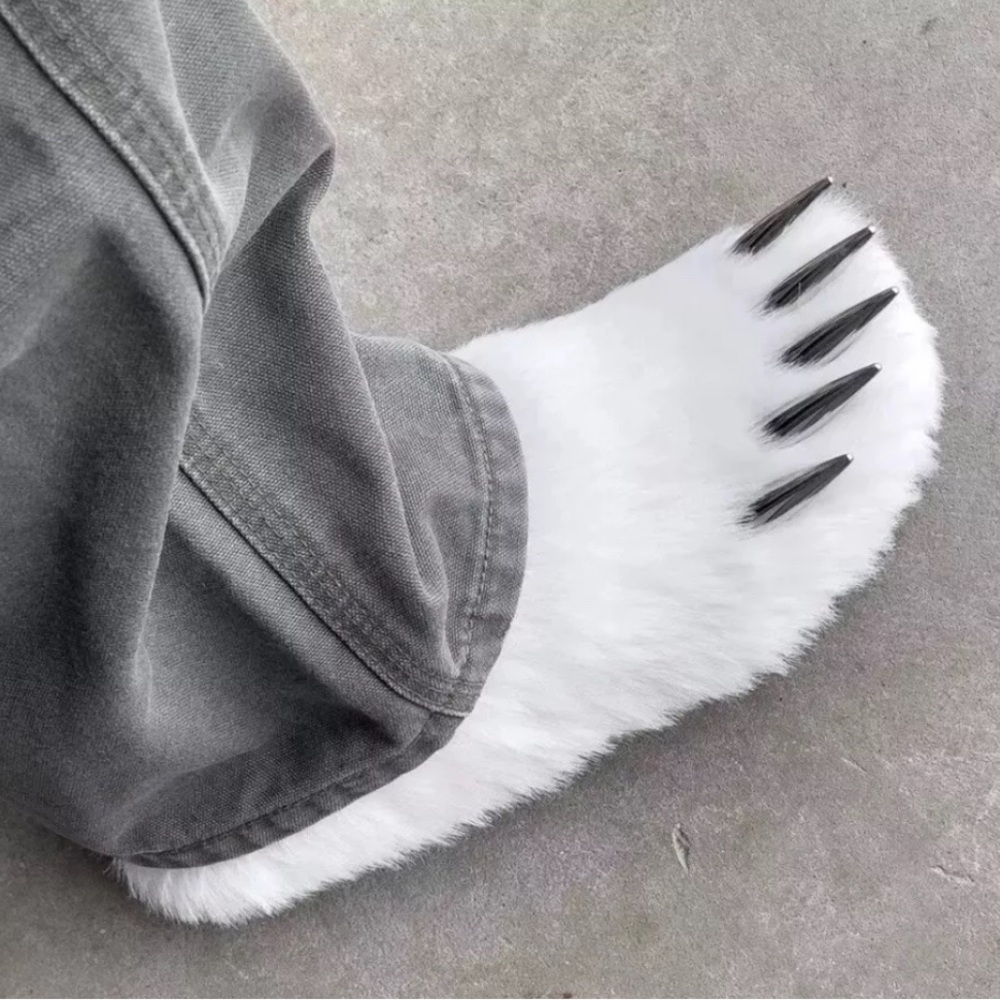 Bravest studio white bear claw new 11